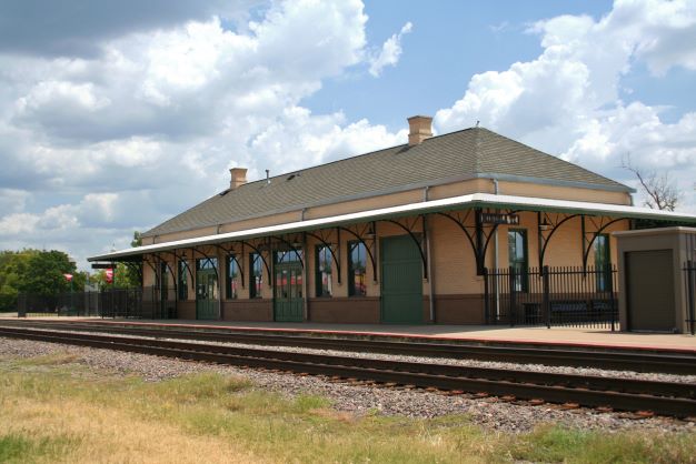 Mineola Train station
